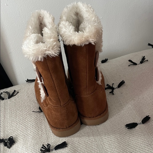 Women's Brown Shearling Boots - Picture 4 of 5
